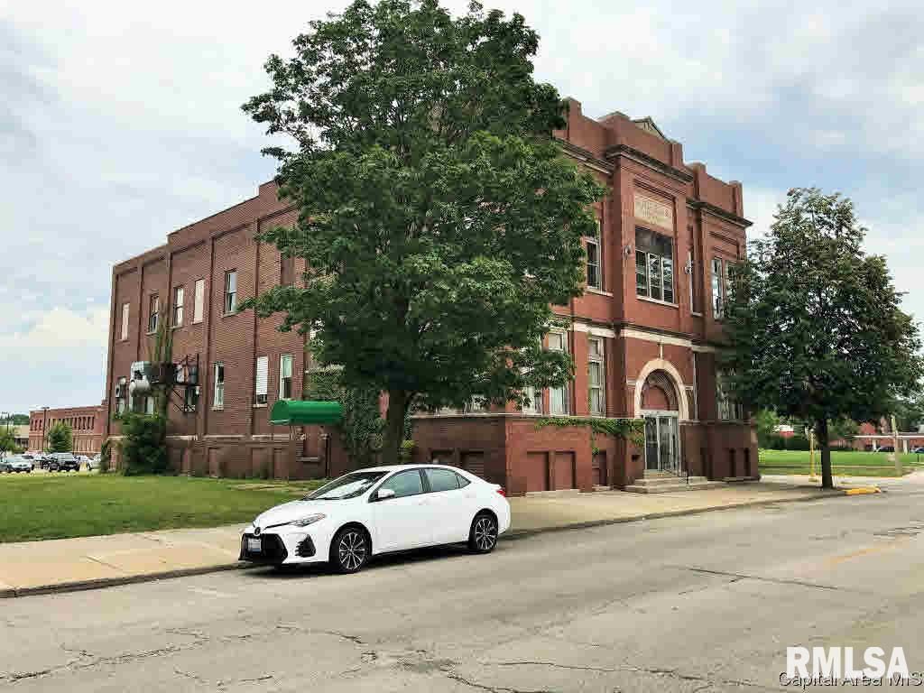 88 N Prairie St, Galesburg, IL 61401